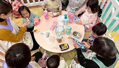 認可外保育施設ママトモ魚町での預かり支援の様子。複数の会員が一緒に活動できて安心です。