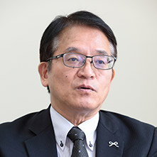 関西大学　人間健康学部　教授 山縣文治（やまがた ふみはる）