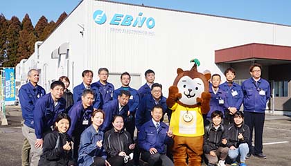 育休取得を推進する管理職の集合写真