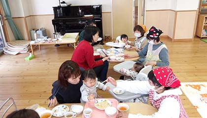 みんなで食べるとごはんがすすみます